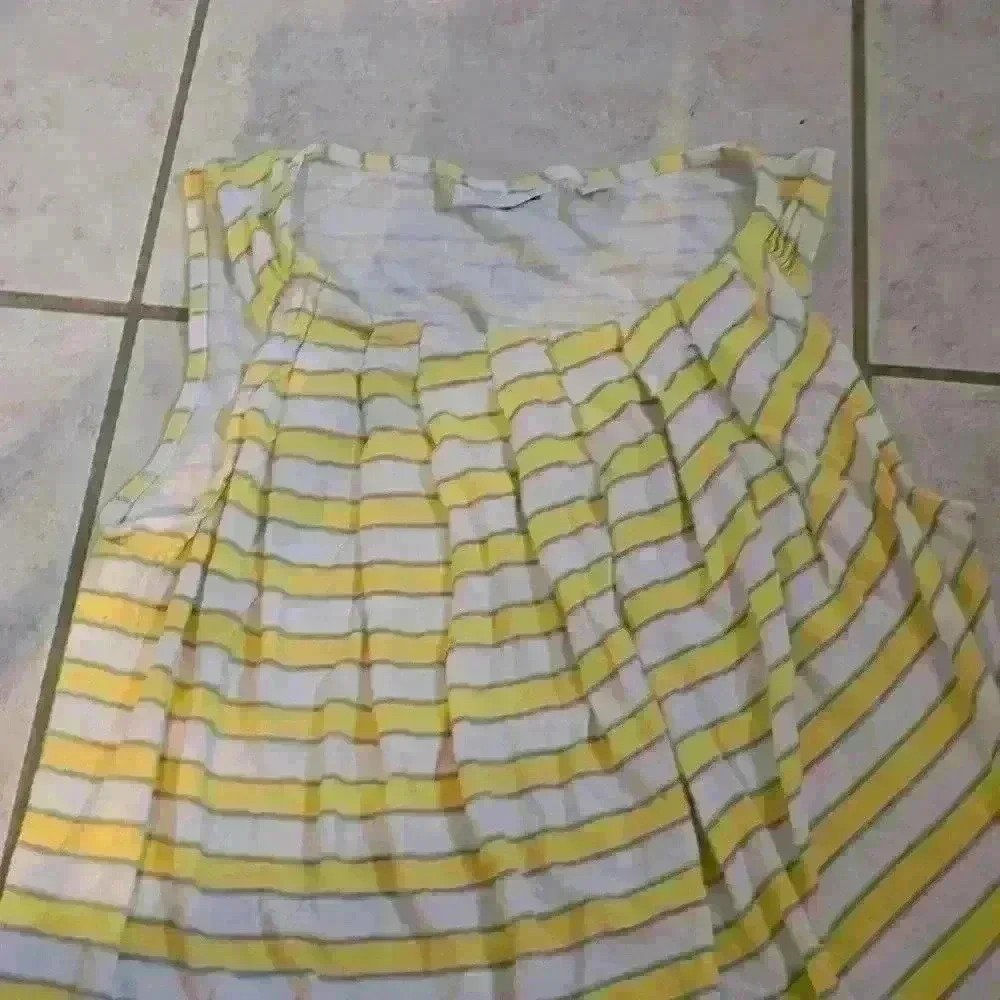 🌻NWOT NEW YORK & CO TOP - Picture 3 of 5